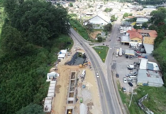 Rock blasting in Mairinque to advance the duplication works on Raposo highway